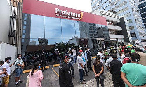 Más de 3.7 millones de peruanos en riesgo de perder sus pensiones